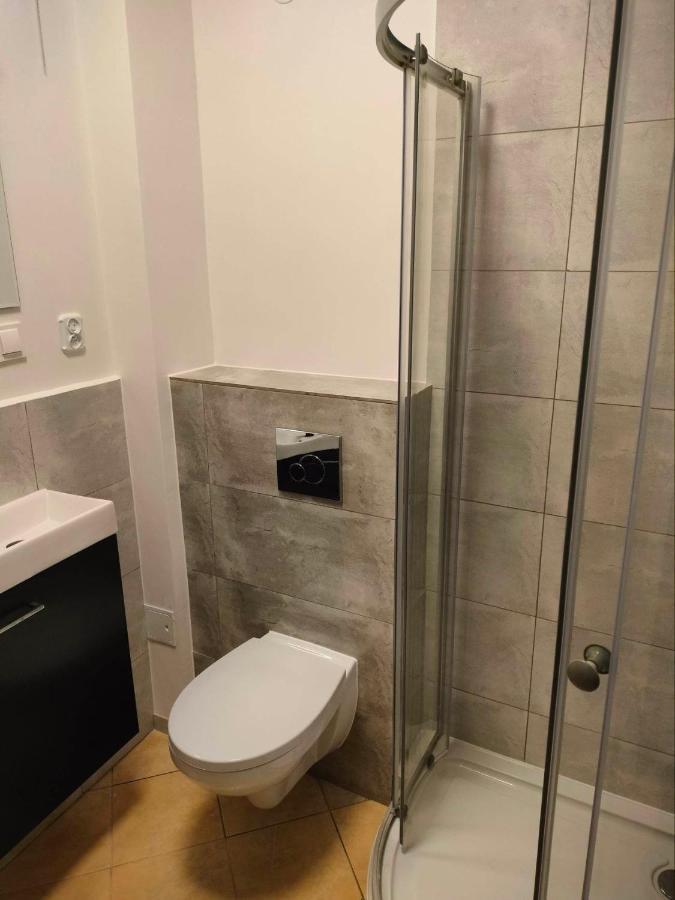 Łomianki Urocze Studia W Lomiankach, 1- Z Sauna I Tarasem, 2- Z Kominkiem, 3- Ekonomiczne, 7Km Metro Mlociny Warszawa מראה חיצוני תמונה