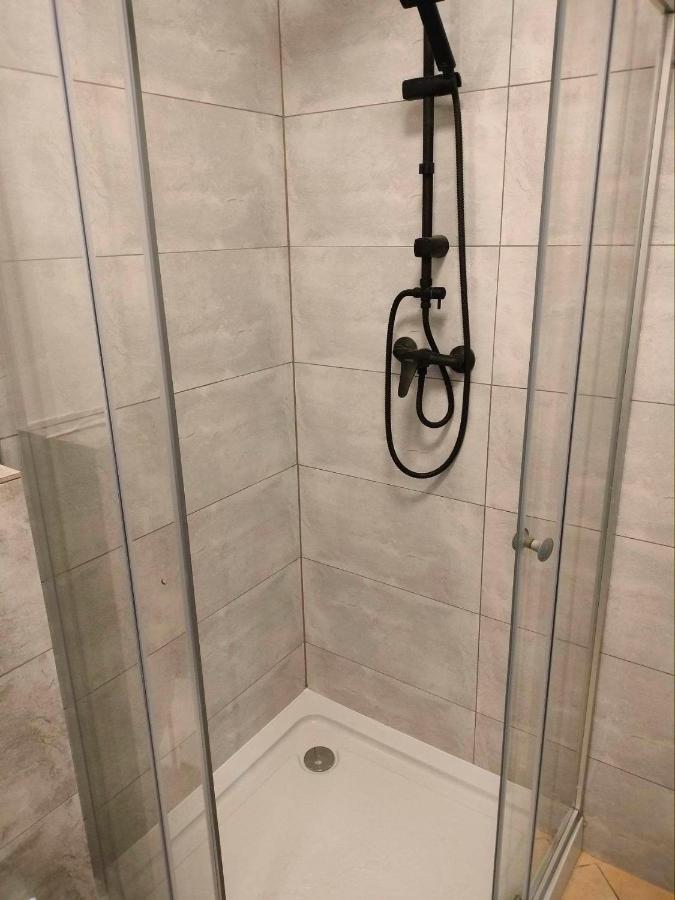 Łomianki Urocze Studia W Lomiankach, 1- Z Sauna I Tarasem, 2- Z Kominkiem, 3- Ekonomiczne, 7Km Metro Mlociny Warszawa מראה חיצוני תמונה