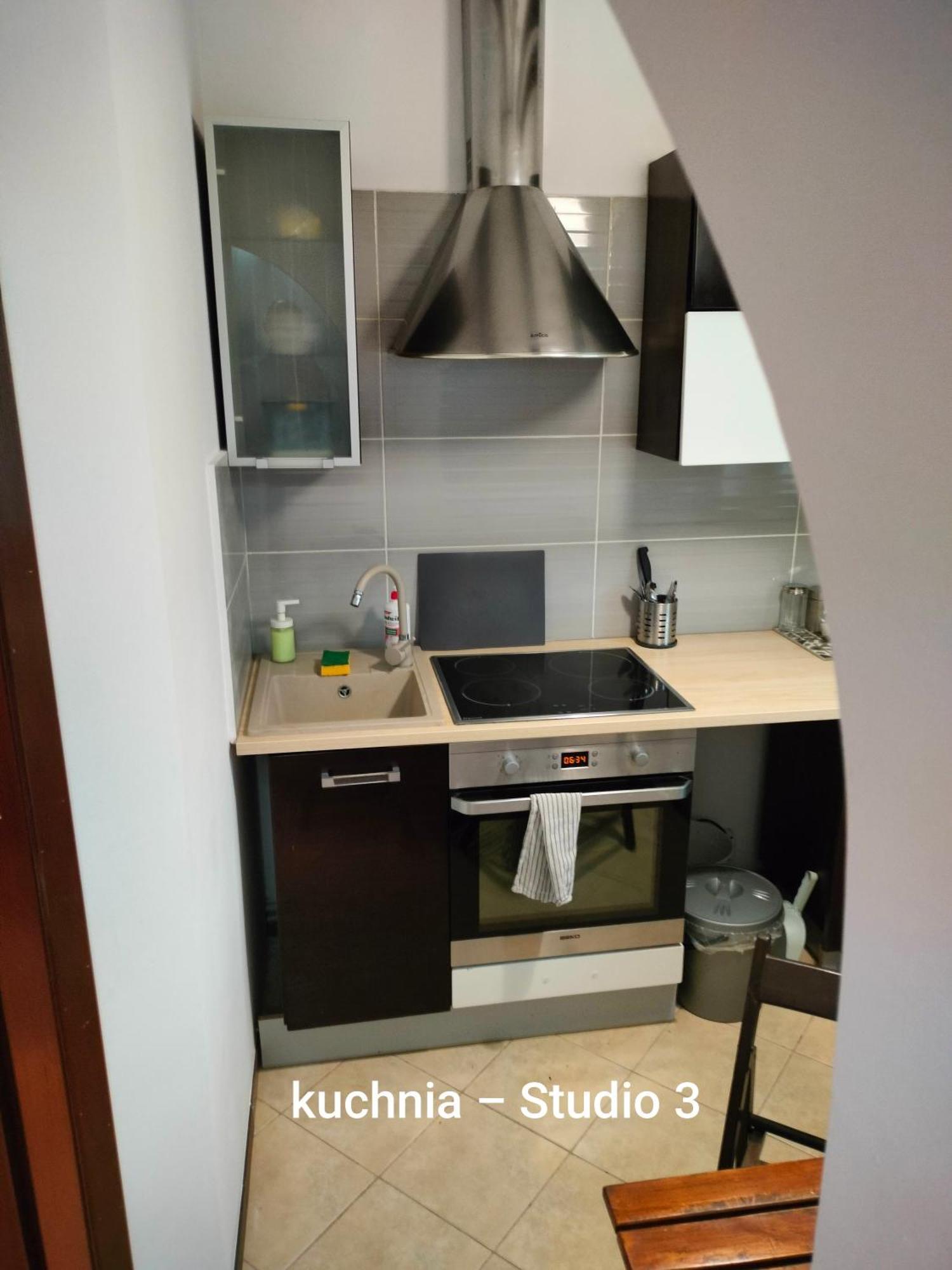 Łomianki Urocze Studia W Lomiankach, 1- Z Sauna I Tarasem, 2- Z Kominkiem, 3- Ekonomiczne, 7Km Metro Mlociny Warszawa מראה חיצוני תמונה